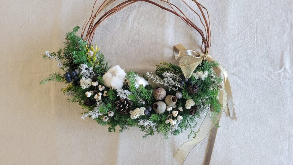 針葉樹のリース作り始まりました♪ | ドライフラワー教室 名古屋市緑区 CocoBerry - dried flower